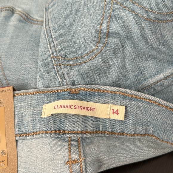 Women's Levi's® Classic Straight-Leg Light Wash Jeans - Picture 8 of 15